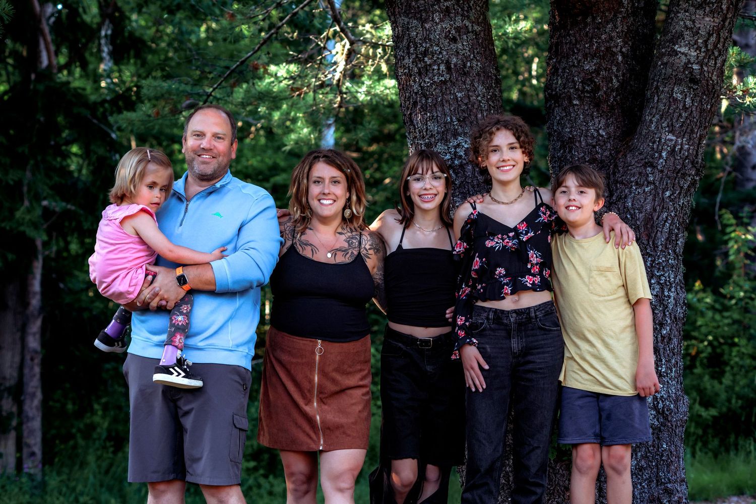 Outdoor family portraits on Nova Scotia’s South Shore