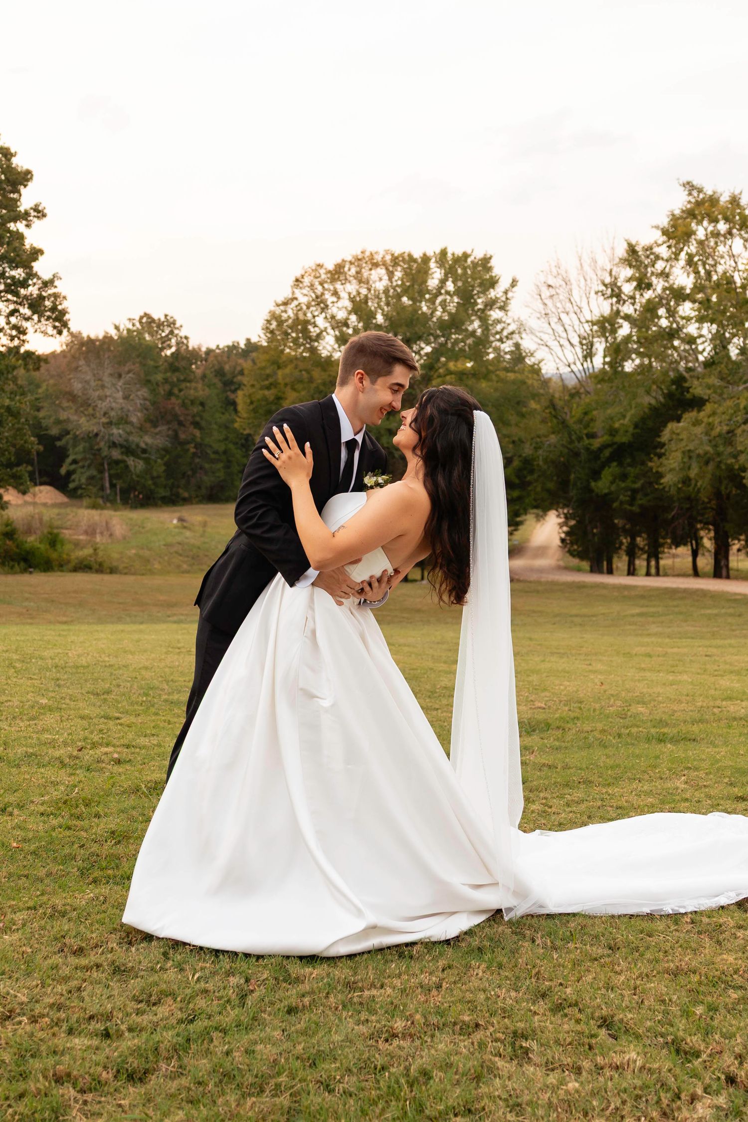 tennessee wedding photographer photographing bride and groom at sunset