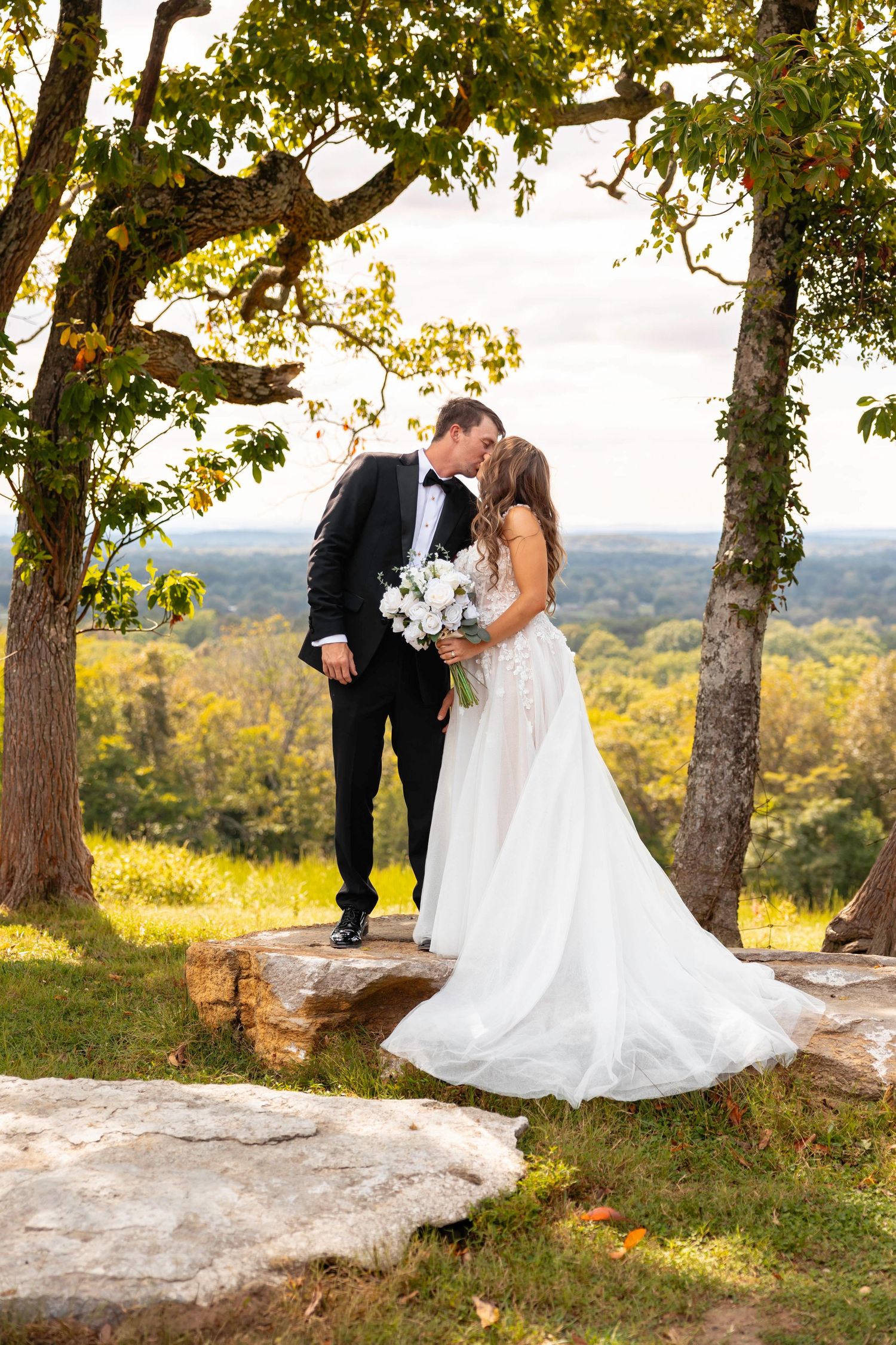 Tennessee Wedding photographer. Bride and groom portraits at the wedding barn at Likazoo