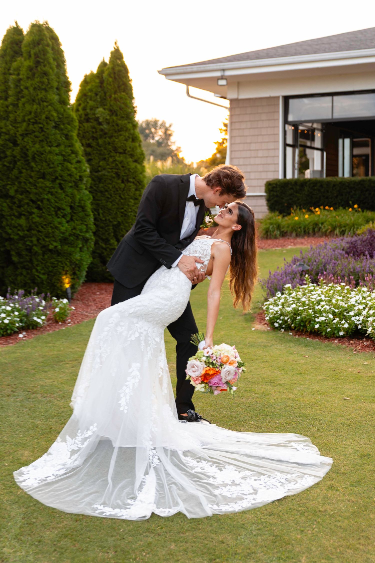 tennessee wedding photographer photographing bride and groom at hermitage golf course sunset portraits