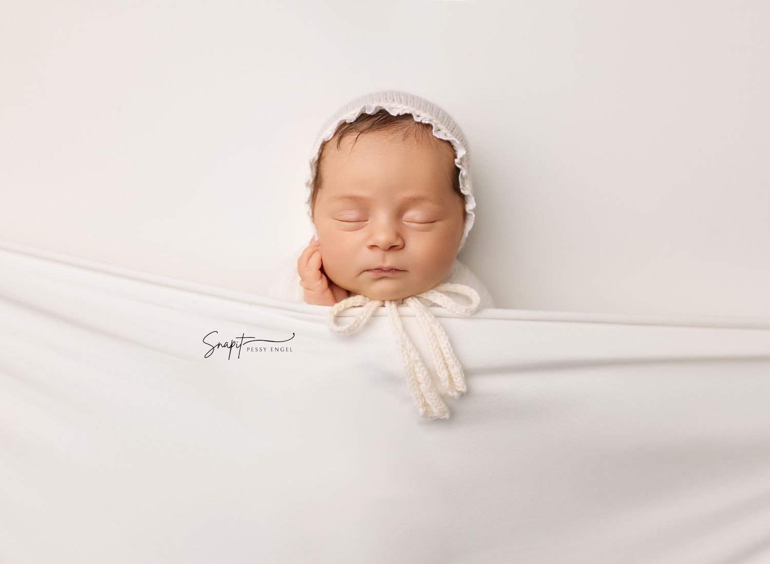 best newborn photographer Lakewood NJ, Howell Township newborn portraits, Monmouth County newborn portrait studio, infant photos NJ