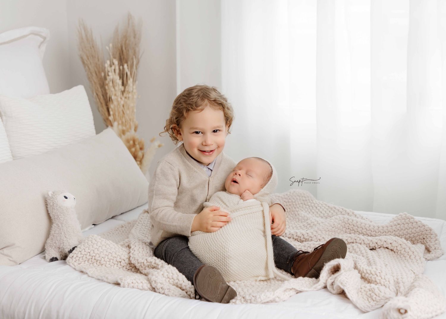 Lakewood NJ newborn portraits, newborn photoshoot Monmouth County, professional newborn photos Lakewood NJ, get newborn pictures taken