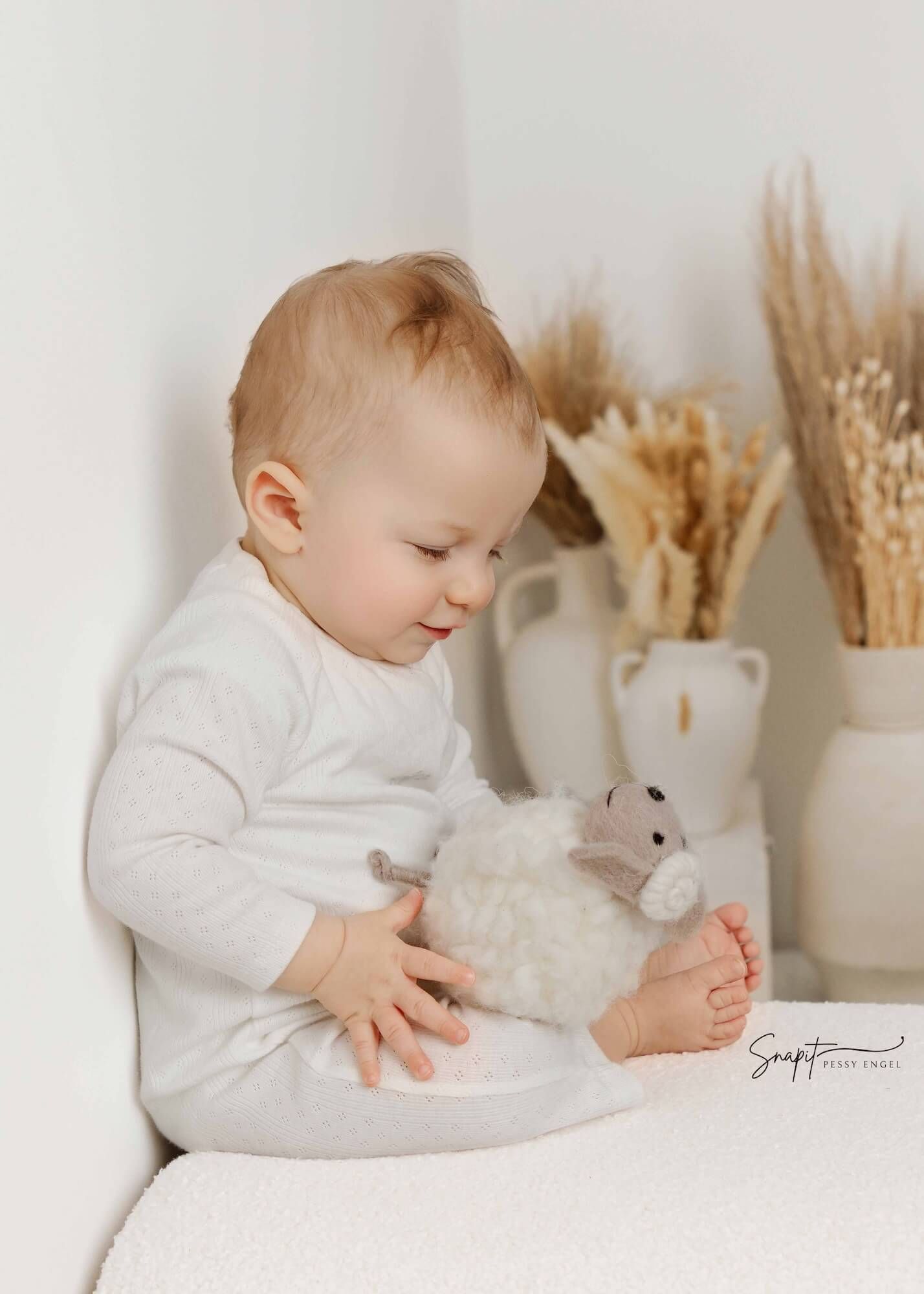 Lakewood NJ cake smash portraits, cake smash photoshoot Monmouth County, professional baby photos Lakewood NJ, get baby pictures taken