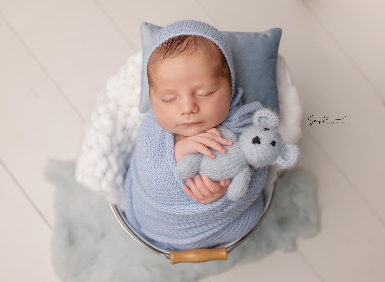 best baby photographer Lakewood NJ, Howell Township newborn portraits, Monmouth County newborn portrait studio, family photos NJ