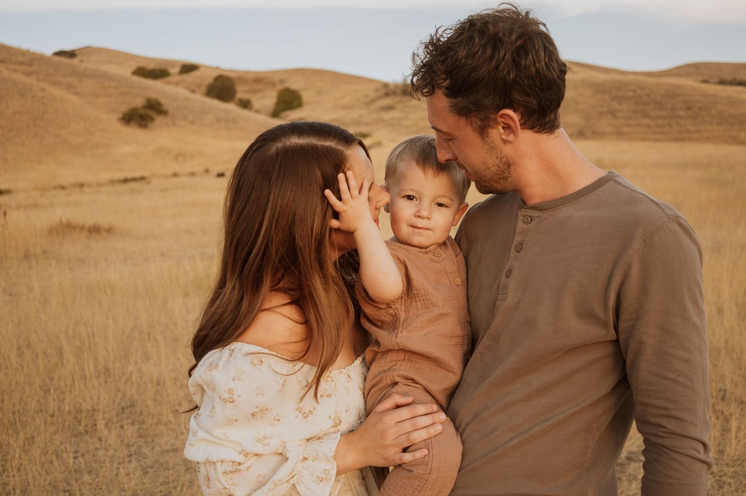 Warm, moody vintage cinematic maternity motherhood and wedding photography in Northern Utah & Florida. Emotive, storytelling images for brid
