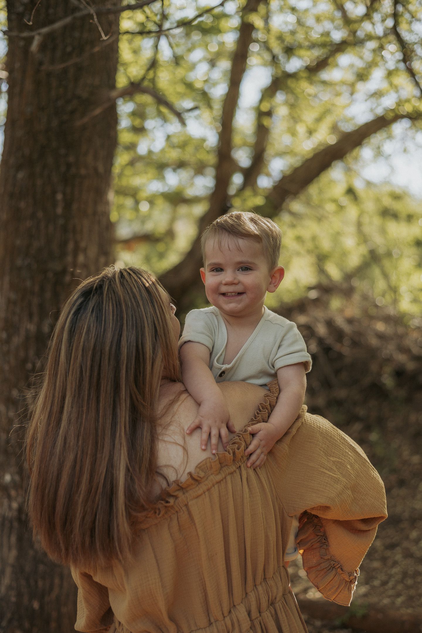 Utah wedding photographer capturing warm, moody bridal portraits. Florida wedding photographer documenting intimate
