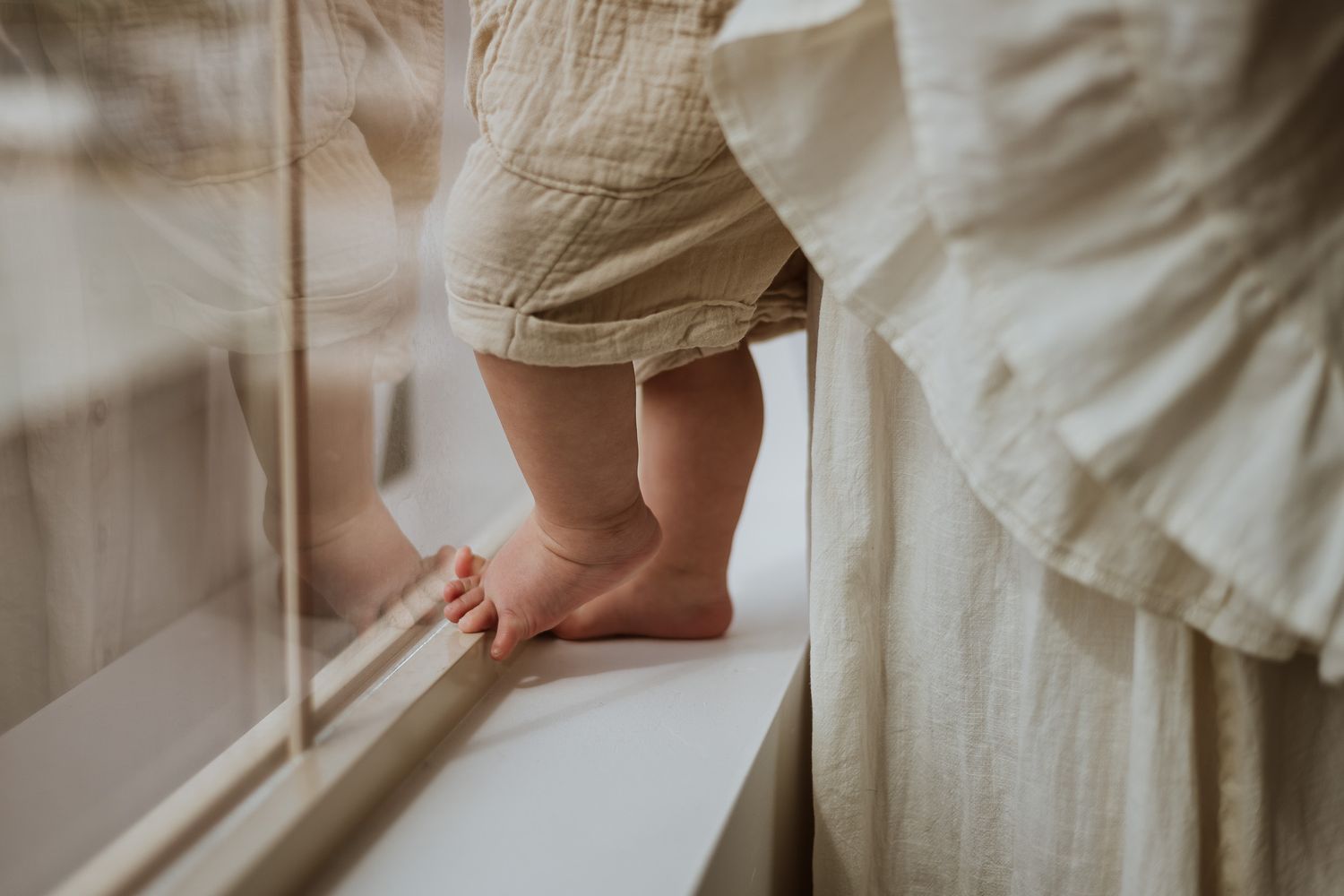 Motherhood maternity photographer in Northern Utah capturing warm, storytelling portraits of a mother
Florida family maternity photographer