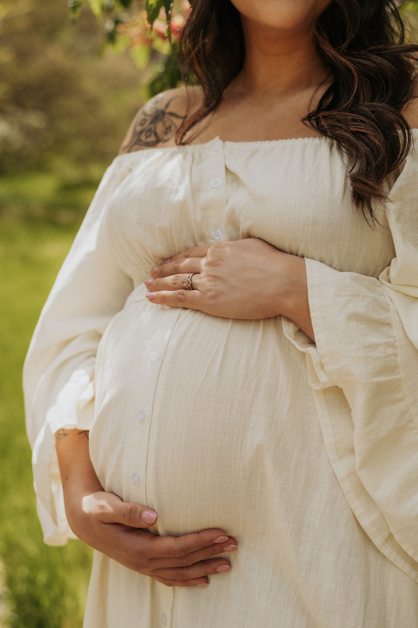 Warm, moody vintage cinematic maternity motherhood and wedding photography in Northern Utah & Florida. Emotive, storytelling images for brid