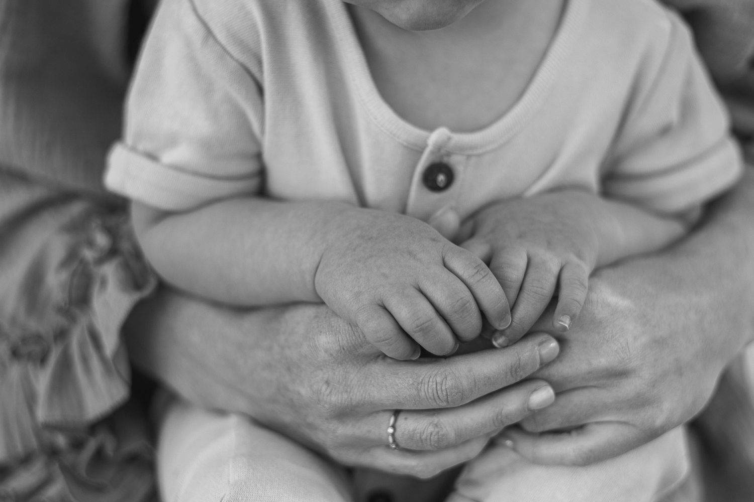 Motherhood maternity photographer in Northern Utah capturing warm, storytelling portraits of a mother
Florida family maternity photographer