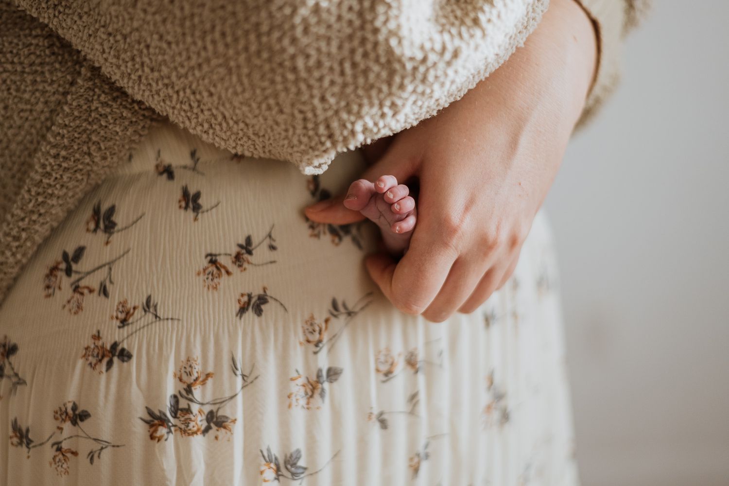 Warm, moody vintage cinematic maternity motherhood and wedding photography in Northern Utah & Florida. Emotive, storytelling images for brid
