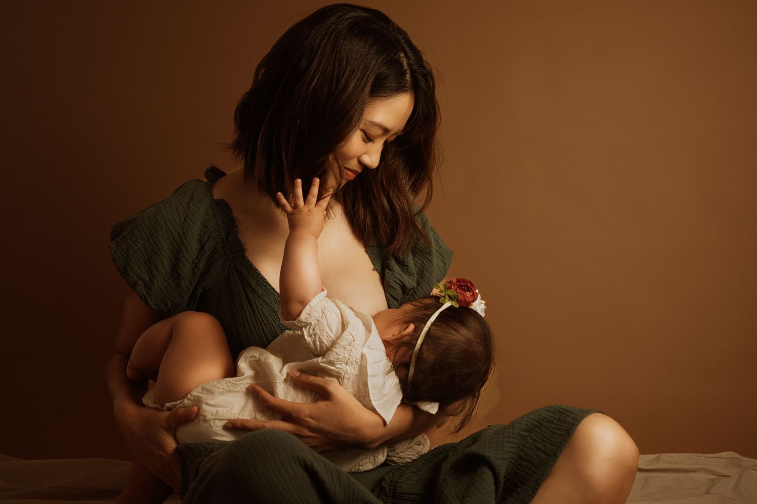 Warm, moody vintage cinematic maternity motherhood and wedding photography in Northern Utah & Florida. Emotive, storytelling images for brid