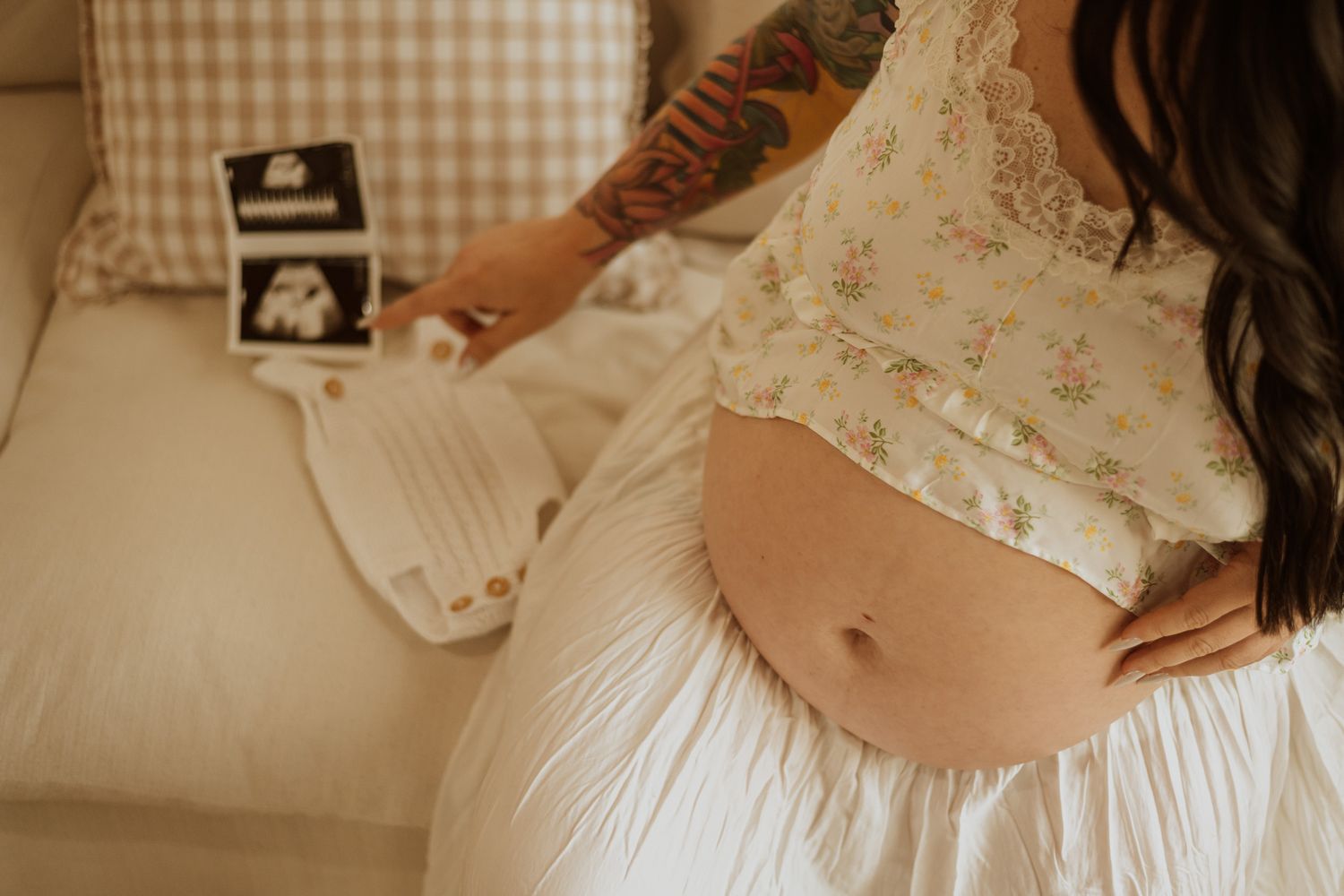 Motherhood maternity photographer in Northern Utah capturing warm, storytelling portraits of a mother
Florida family maternity photographer