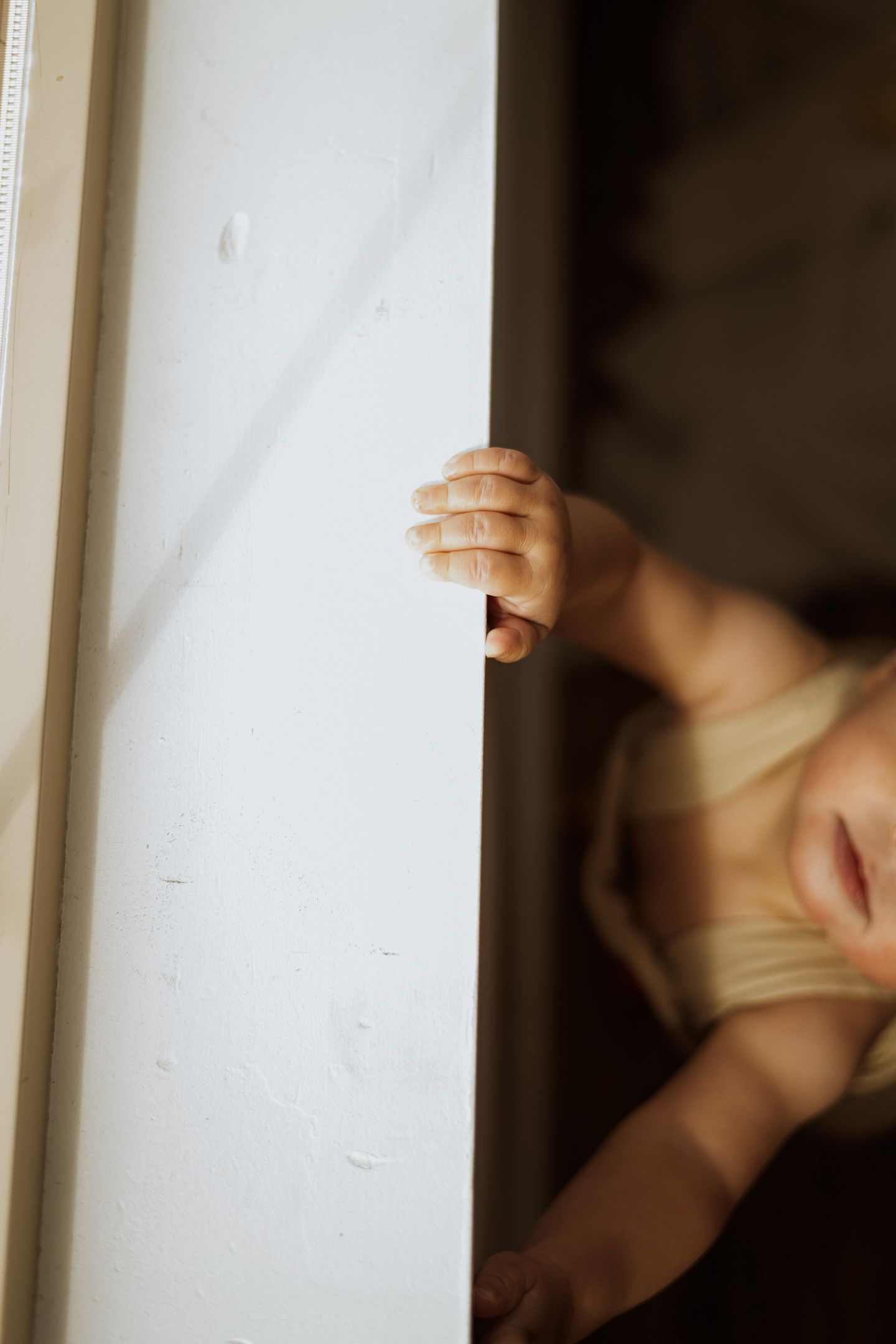 Motherhood maternity photographer in Northern Utah capturing warm, storytelling portraits of a mother
Florida family maternity photographer