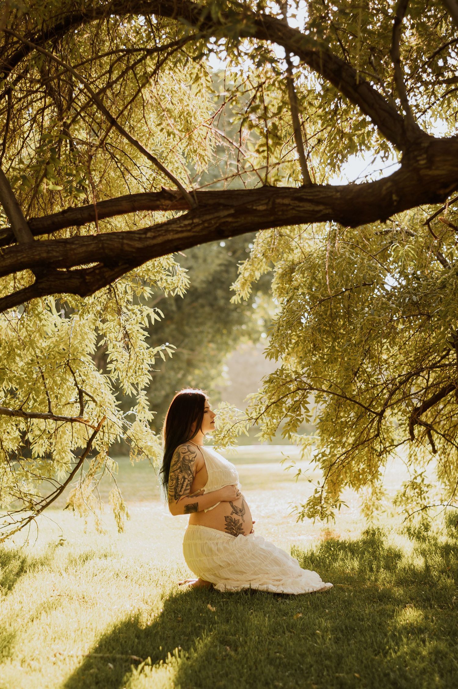 Motherhood maternity photographer in Northern Utah capturing warm, storytelling portraits of a mother
Florida family maternity photographer