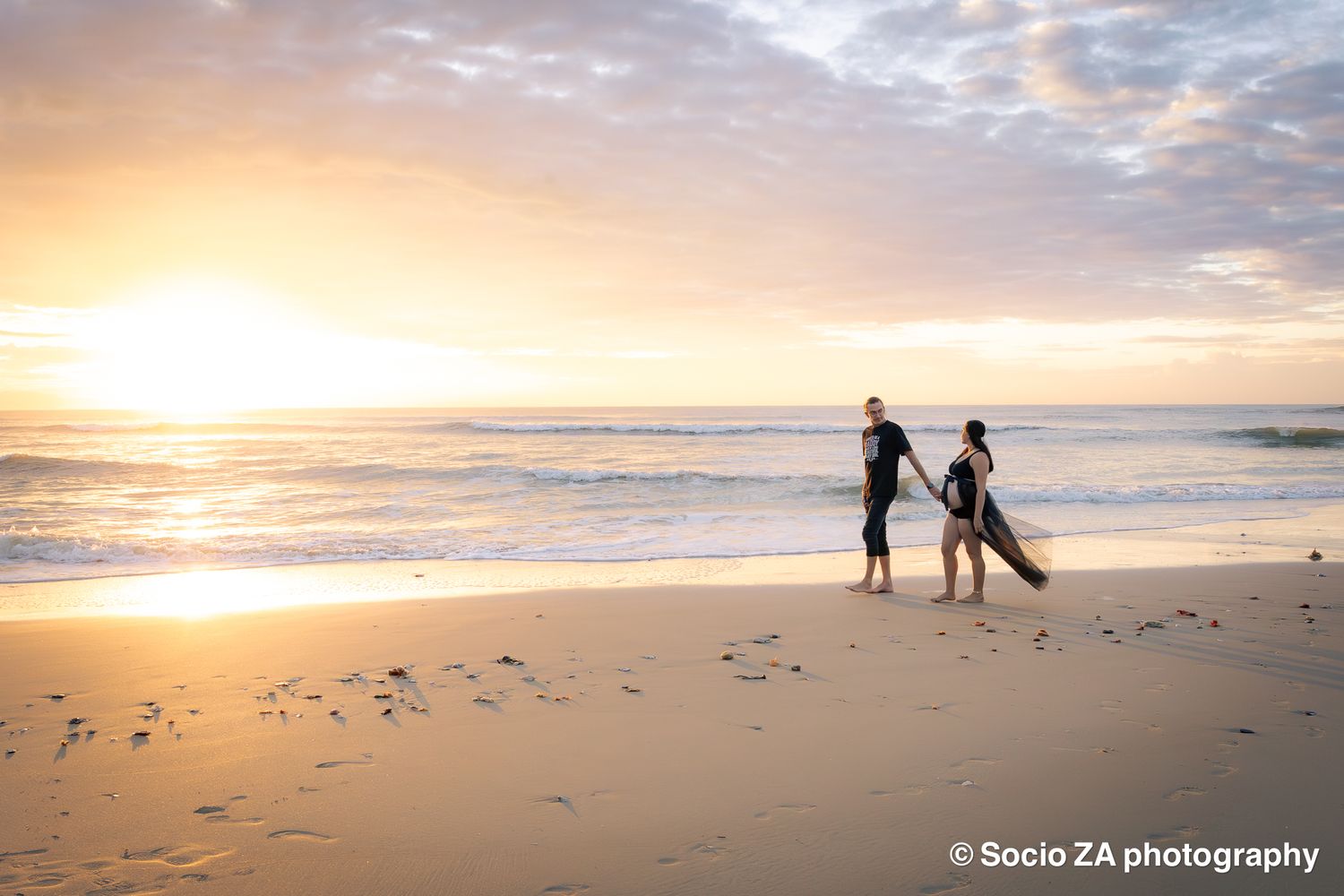 Couples beach photoshoot in Jeffrey's Bay — relaxed and natural portrait of two people sharing a moment at the ocean. Maternity photos.