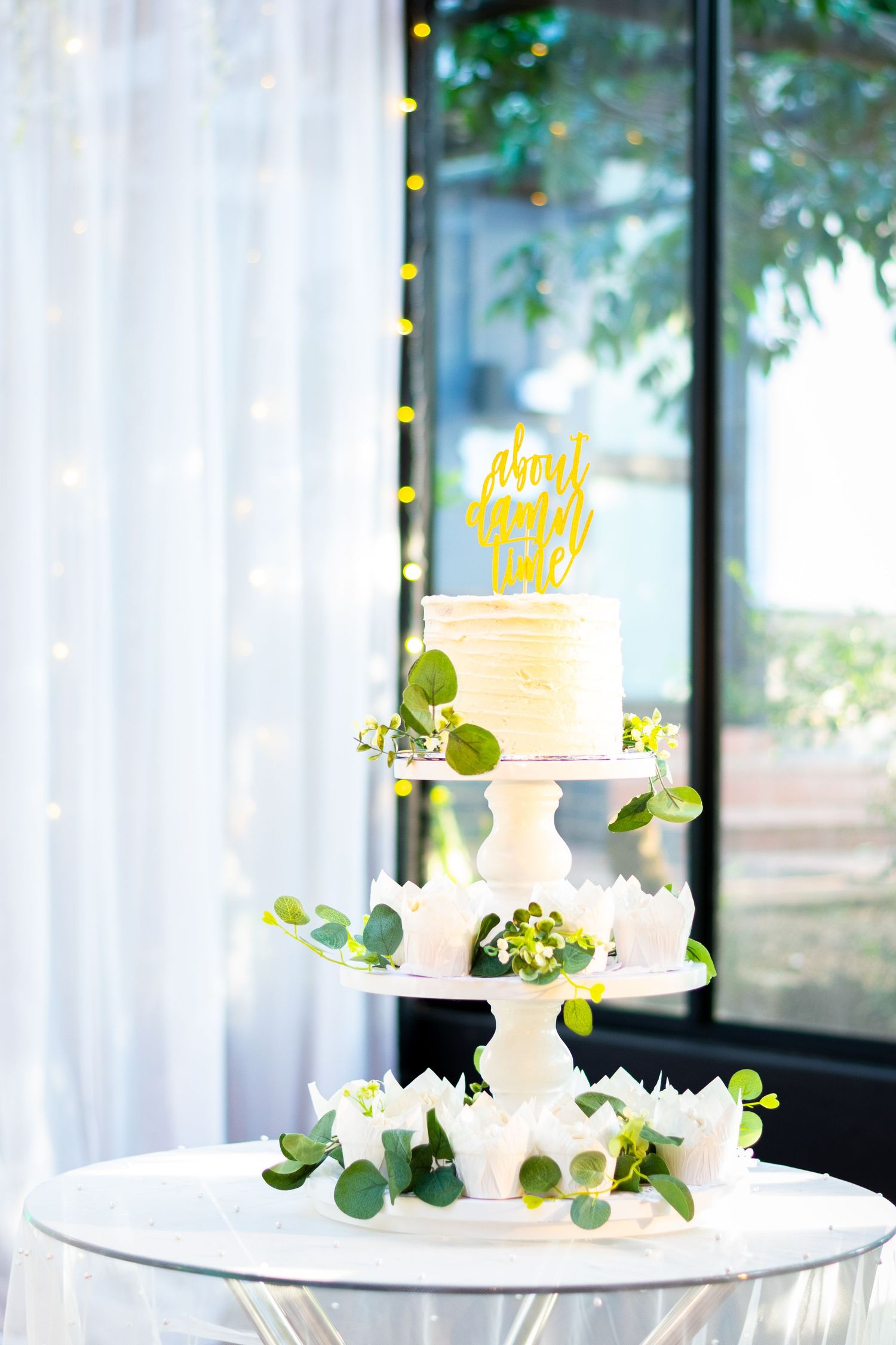 White wedding cake for a ceremony which took place Phoenix, Durban.