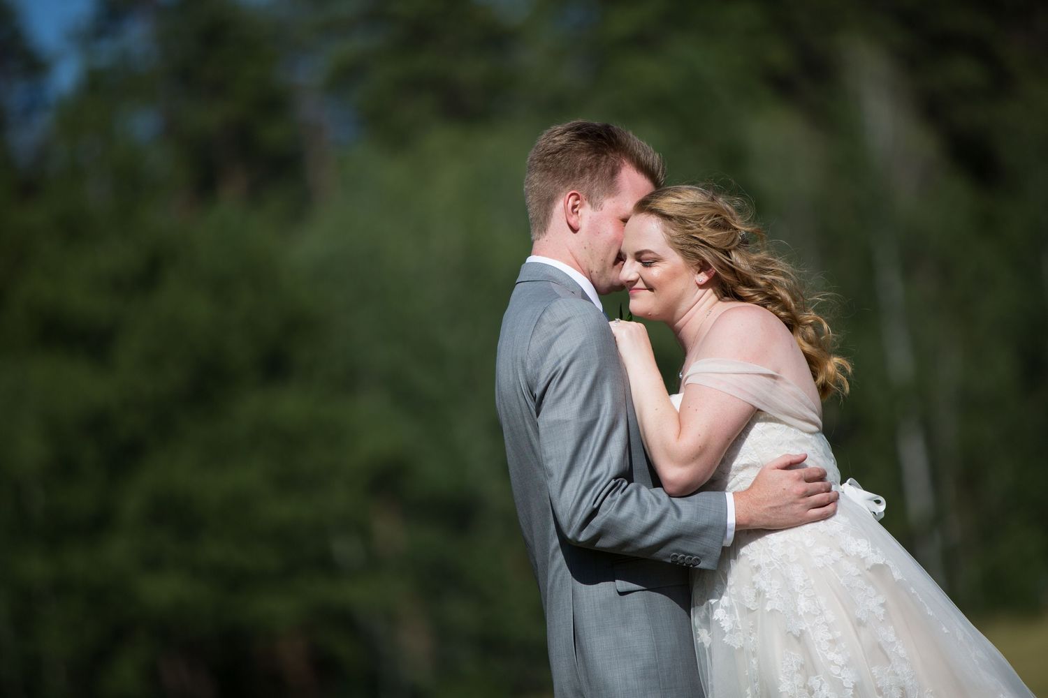 Wedding couple in Sunriver, Oregon