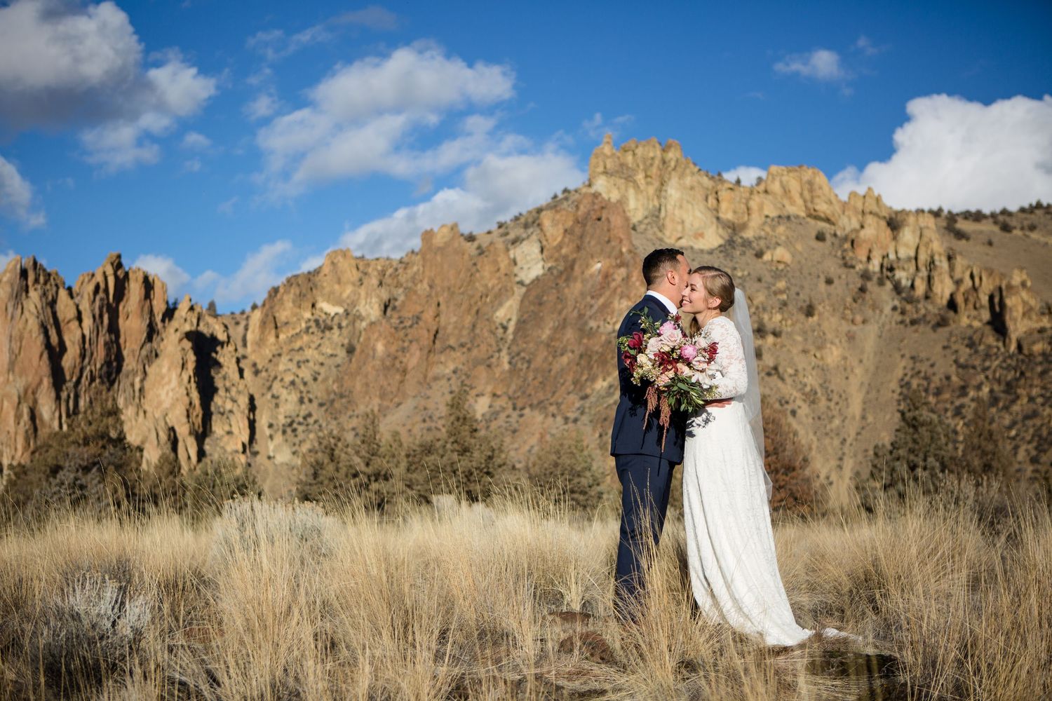 Wedding couple in Bend, Oregon at Smith Rock