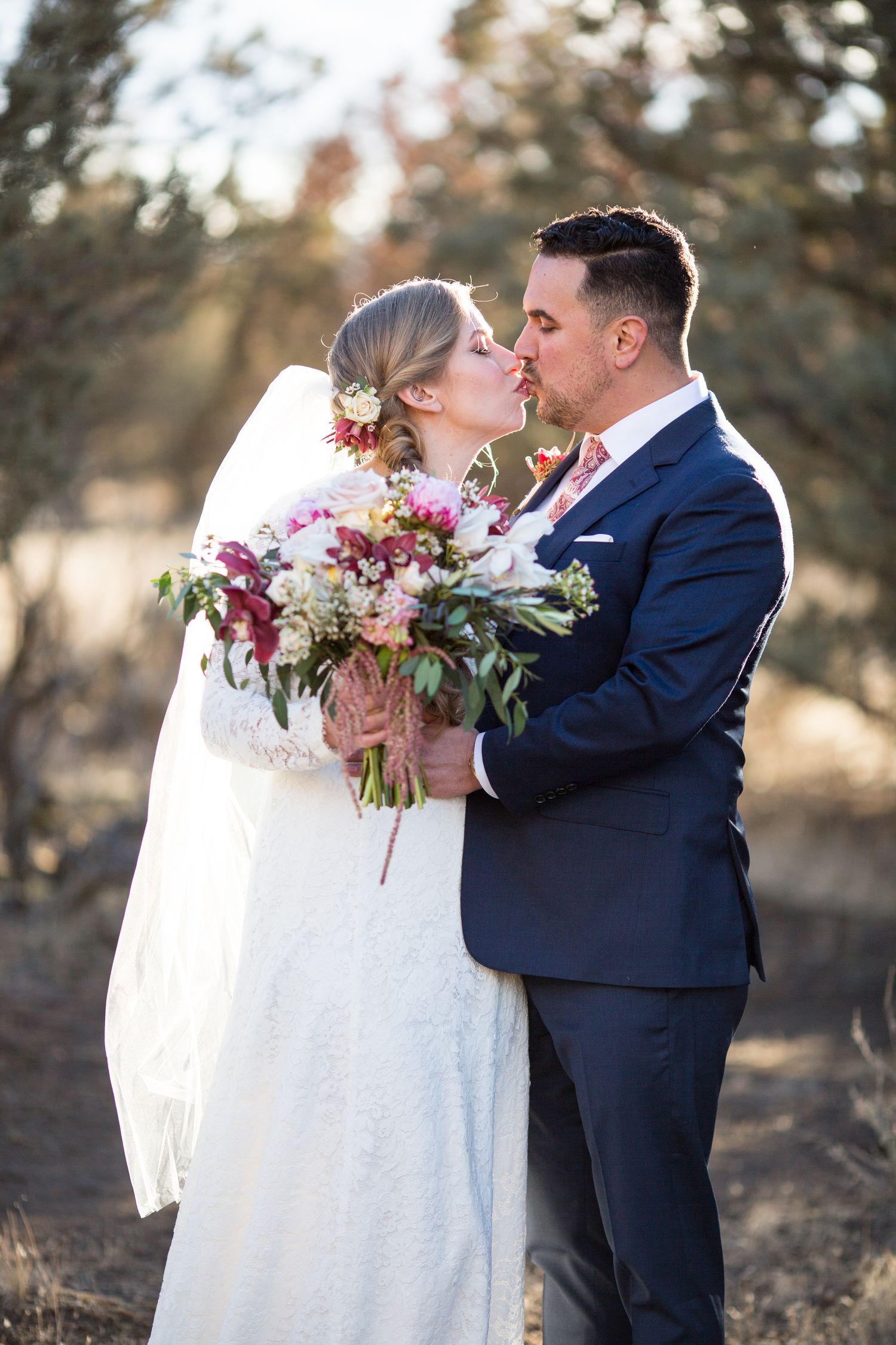 Wedding couple in Sunriver Oregon