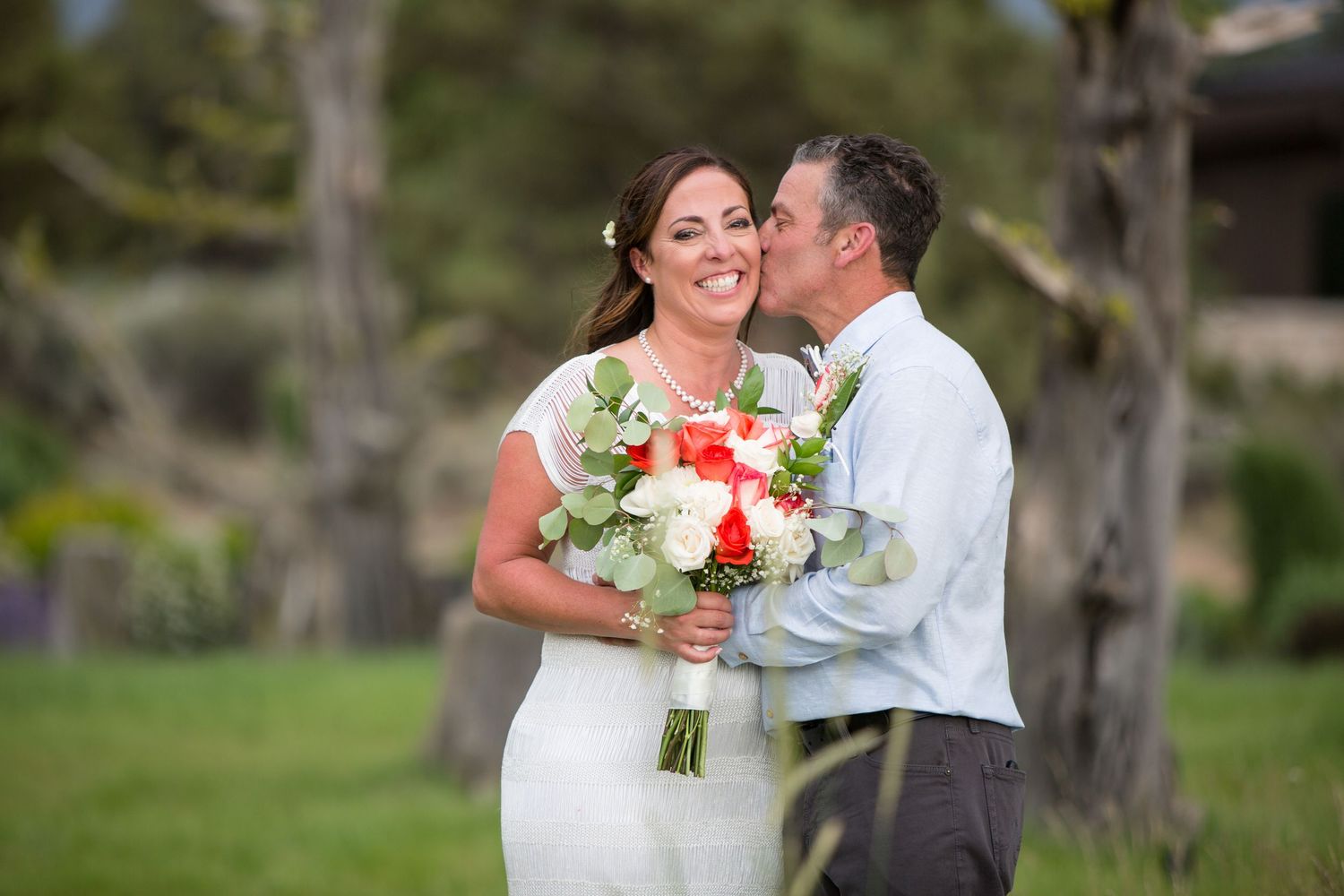Wedding couple in Sunriver, Oregon