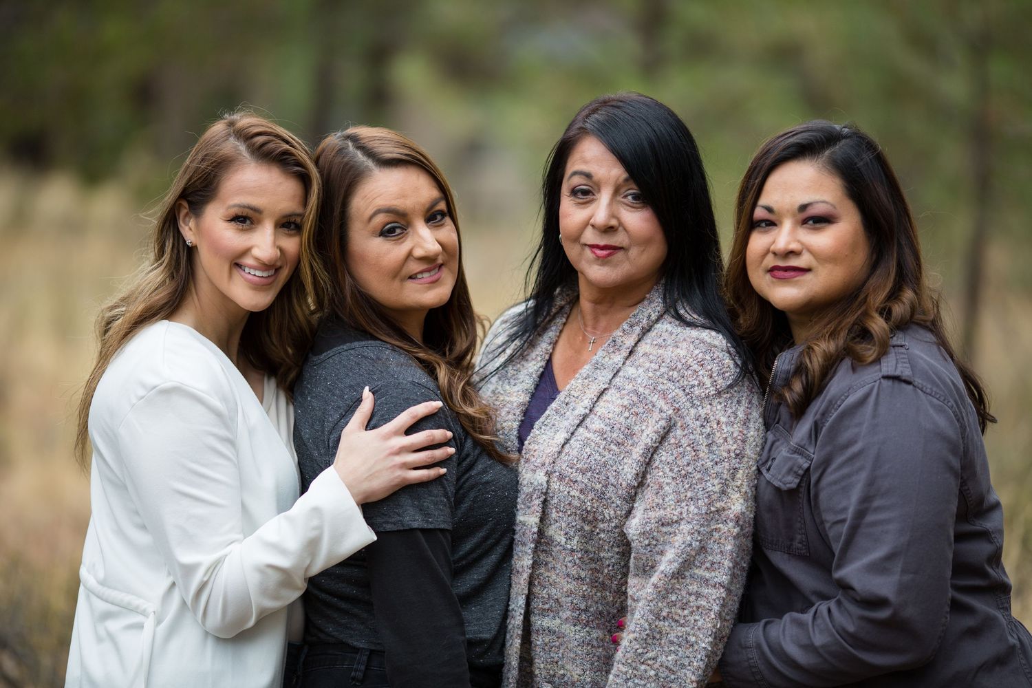 Portrait of a family in Bend, Oregon in Sunriver