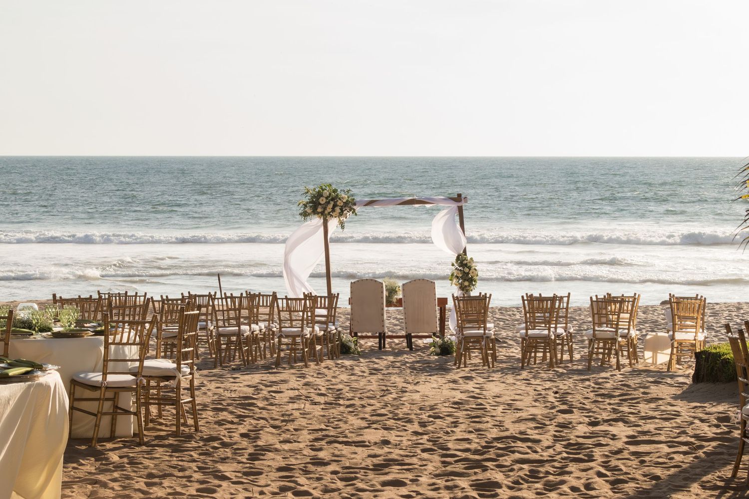 Elementos de boda con luz suave
