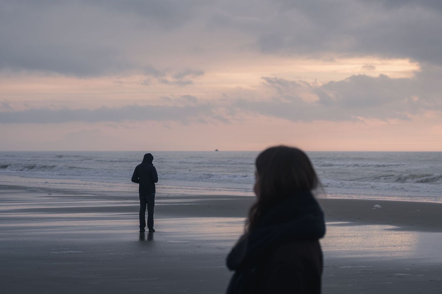 Photographie lifestyle outdoor bord de mer, perspective immersive sur le littoral du Pas-de-Calais.