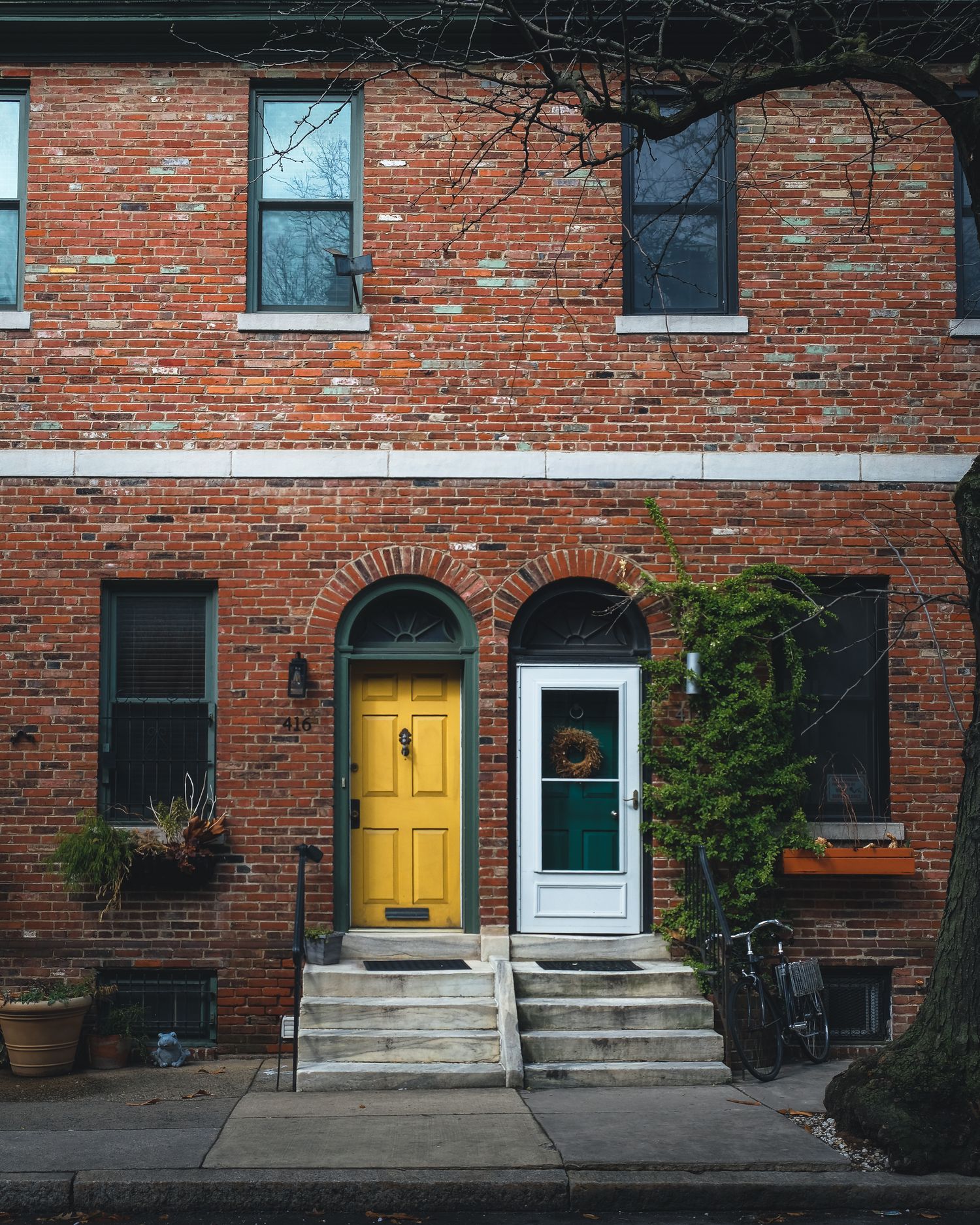 Détail architectural de Philadelphie, USA. Photo pro de briques et portes colorées. Tirage d'art disponible, série Cityscape américaine.