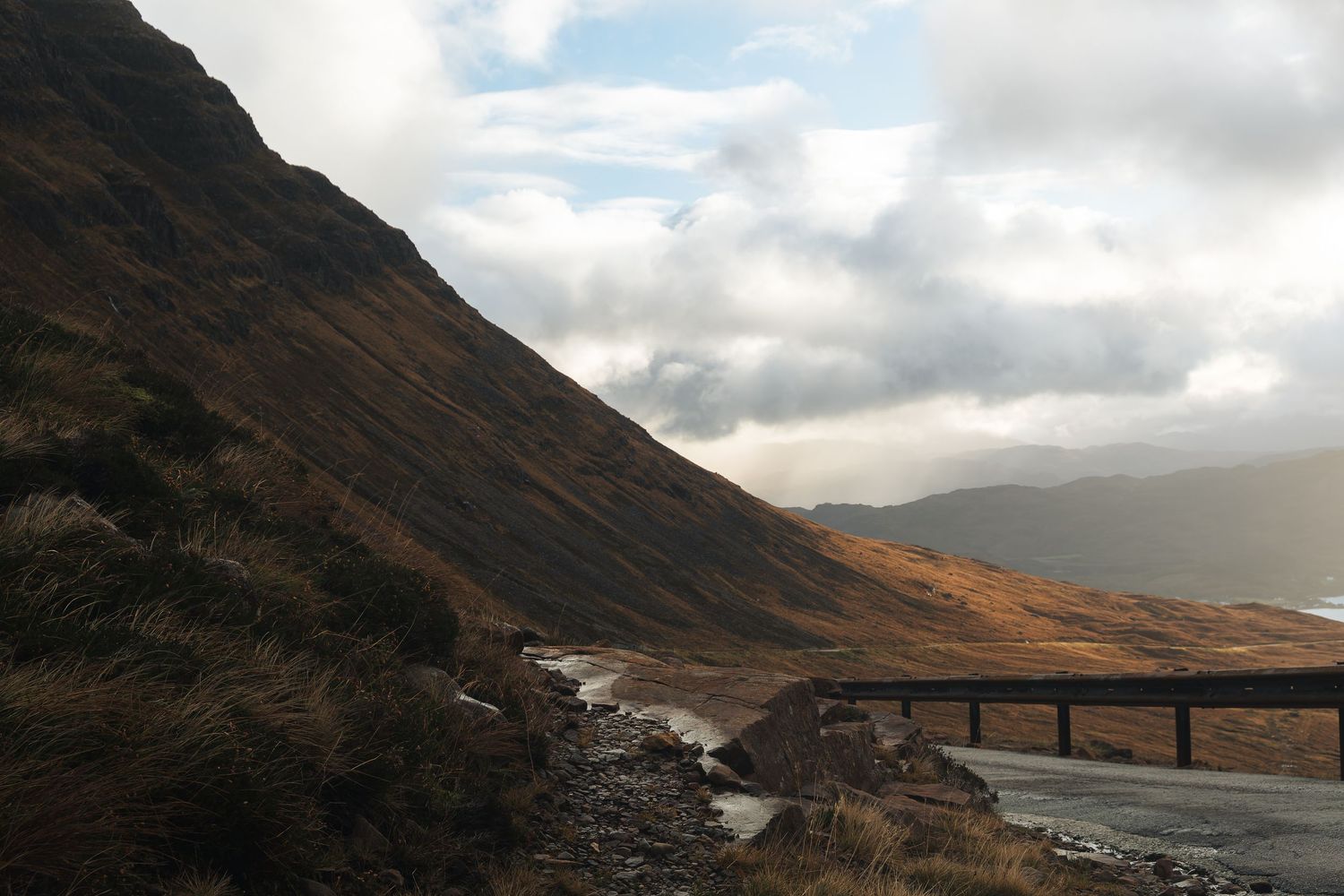Route du Bealach na Bà vers Applecross, la plus haute route d'Écosse, passage emblématique et sinueux du North Coast 500.