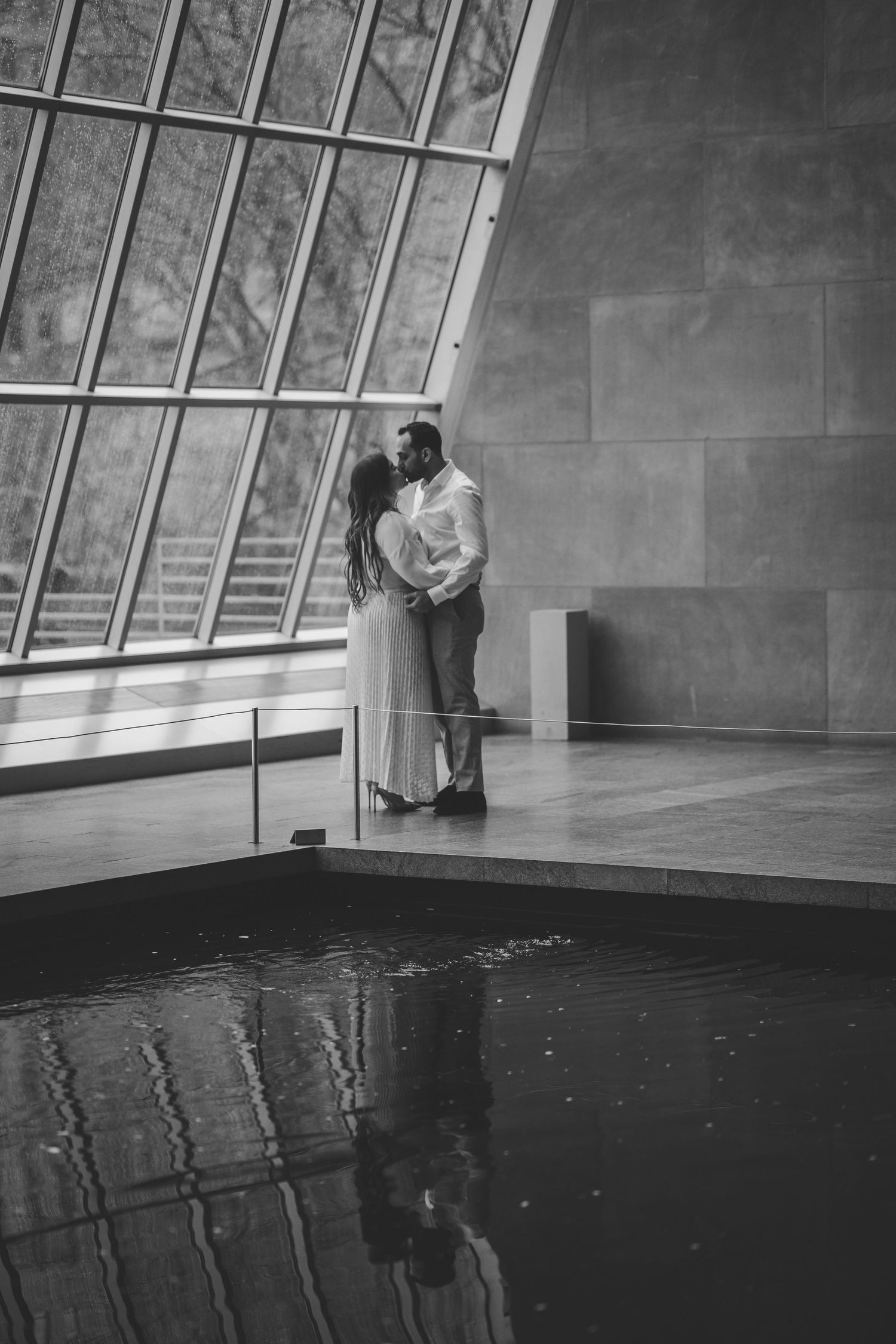 Couple kissing in The Met Museum in New York City