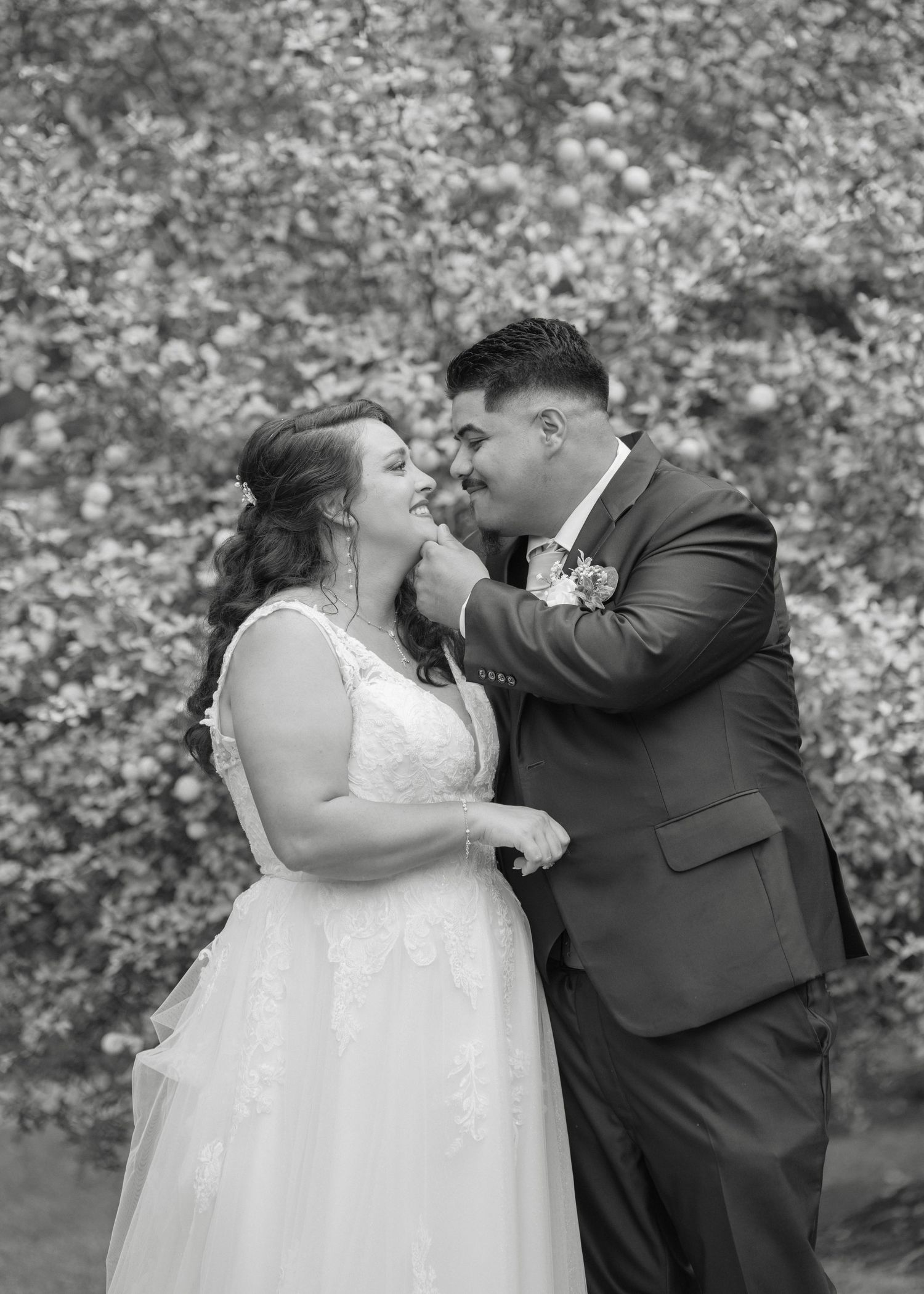 Romantic couple photography in Northern Virginia weddings