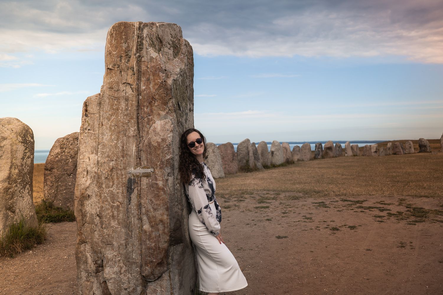 Portrait an einer felsigen Küstenlandschaft in Schweden – Fotografie von pixelblickmedia