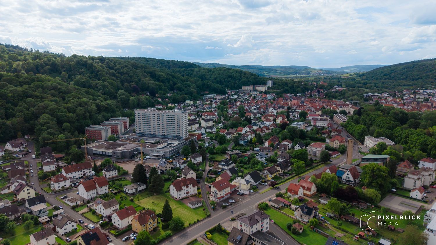 Drohnenaufnahme von Rotenburg an der Fulda aus 120 Metern Höhe – Fotografie von pixelblickmedia