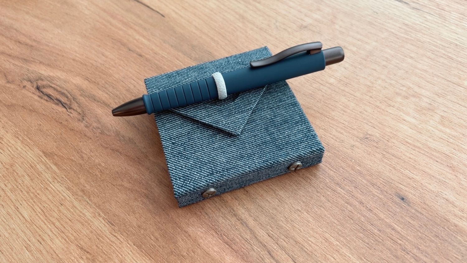 PAPETERIEWERK - Kartenartikel, Fotoprodukte, Schreibwaren - Schweizer Handwerkskunst - individuelle Anlasspapeterie,  Geschenkartikel