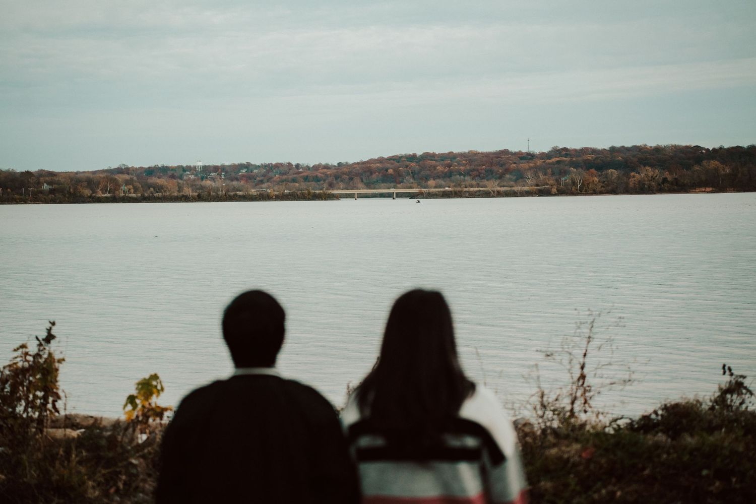 Engagement portraits in Old town Alexandria on front of Potomac river