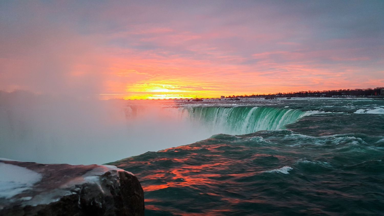 niagara falls portrait