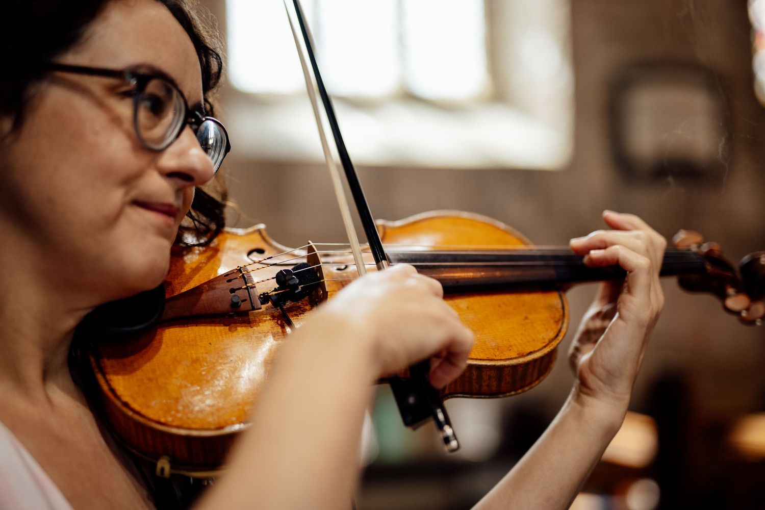Close-up shots of a violinist performing at a wedding ceremony.