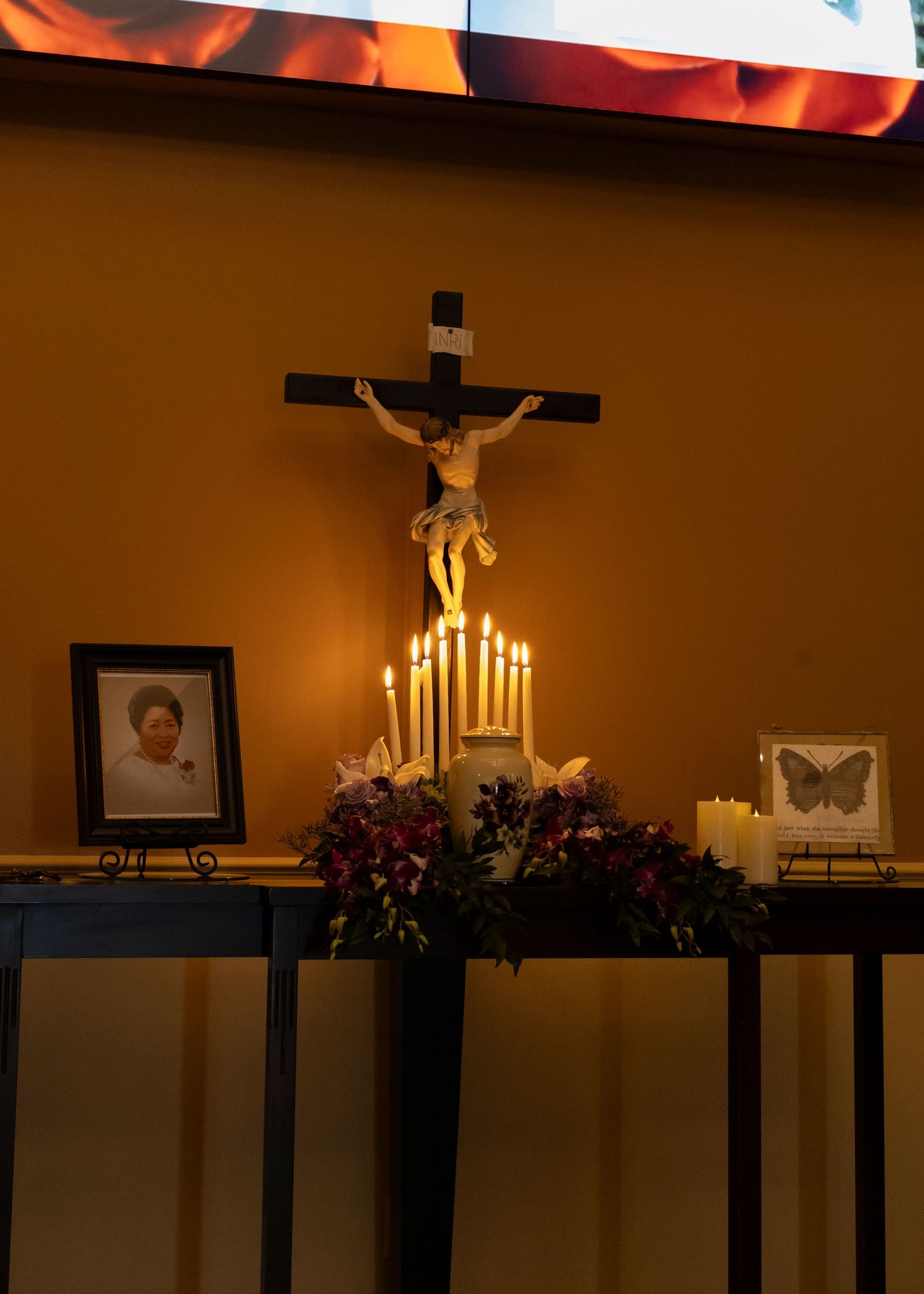 Urn photo with candles