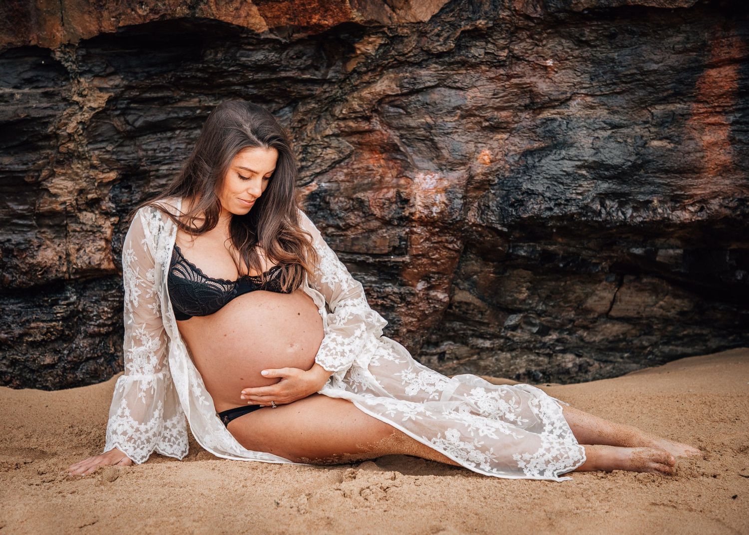 Maternity photographer Sydney Northern Beaches maternity newborn family photography session