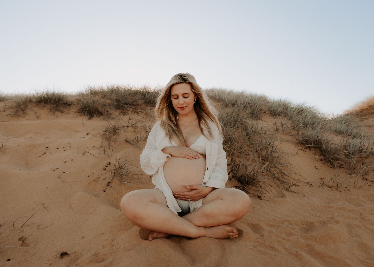 Maternity photographer Sydney Northern Beaches maternity newborn family photography session