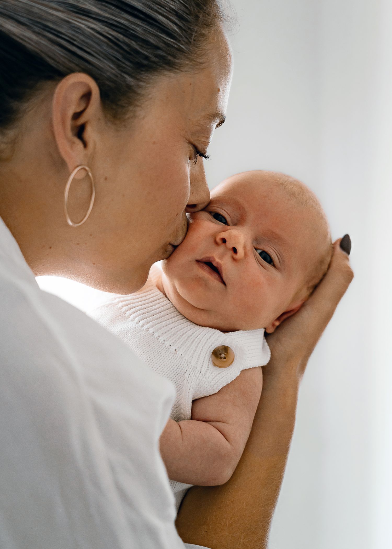 Newborn photographer Sydney Northern Beaches maternity newborn family photography session