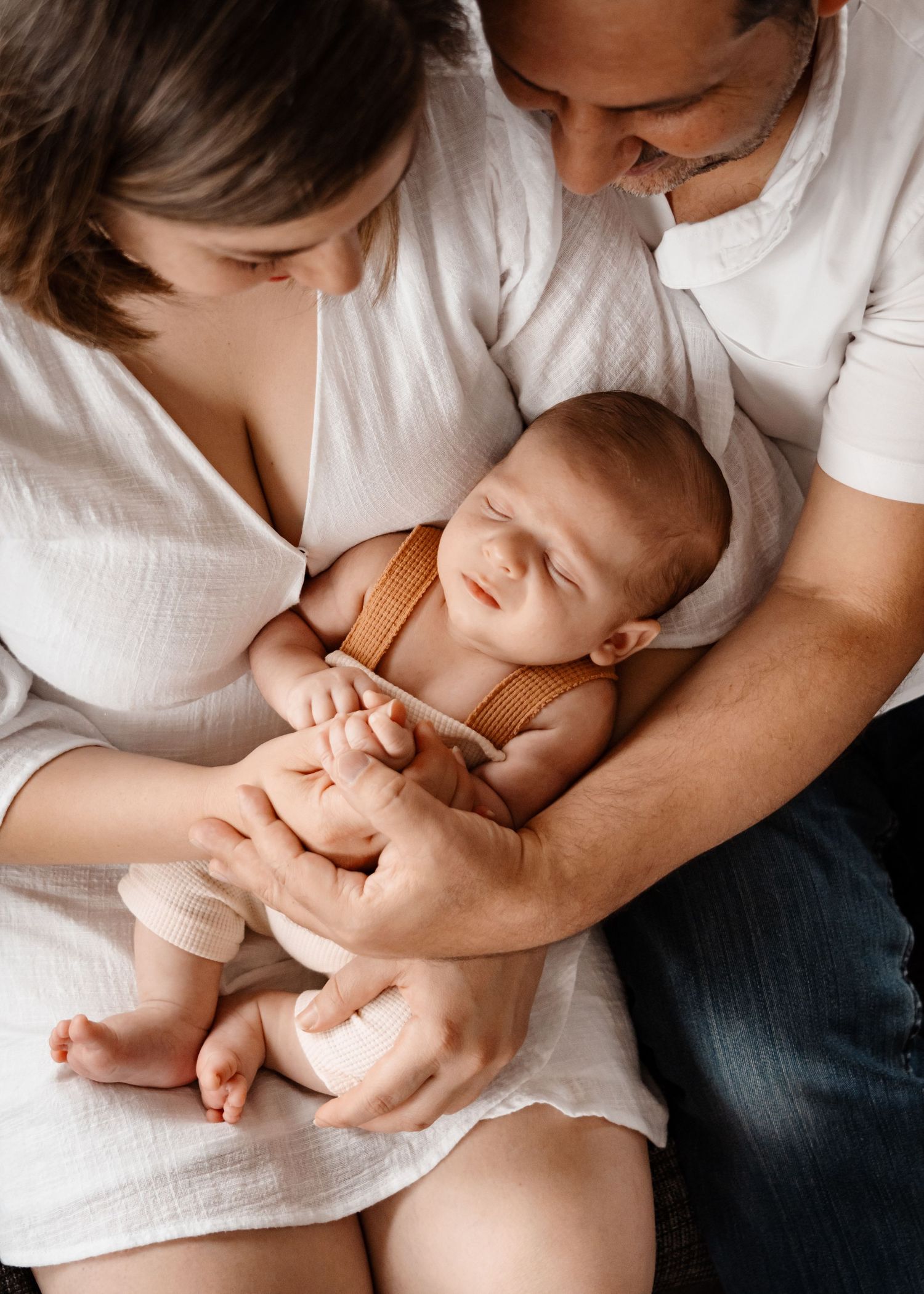 Newborn photographer Sydney Northern Beaches maternity newborn family photography session