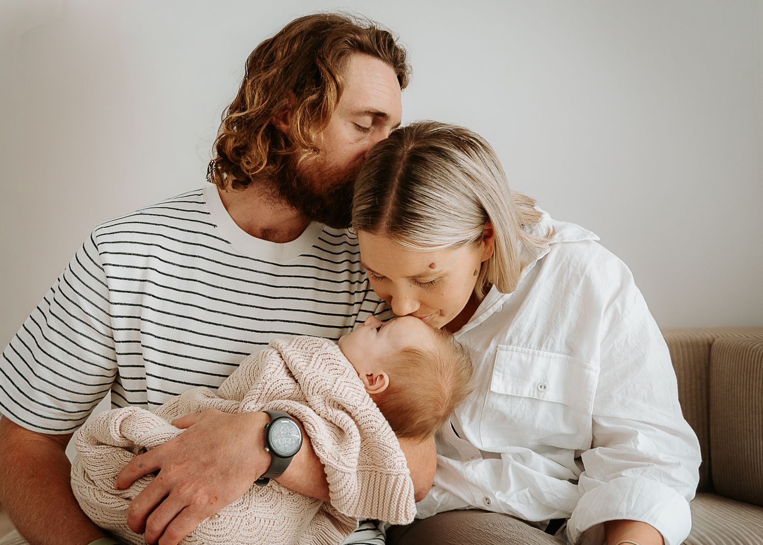 Newborn photographer Sydney Northern Beaches maternity newborn family photography session