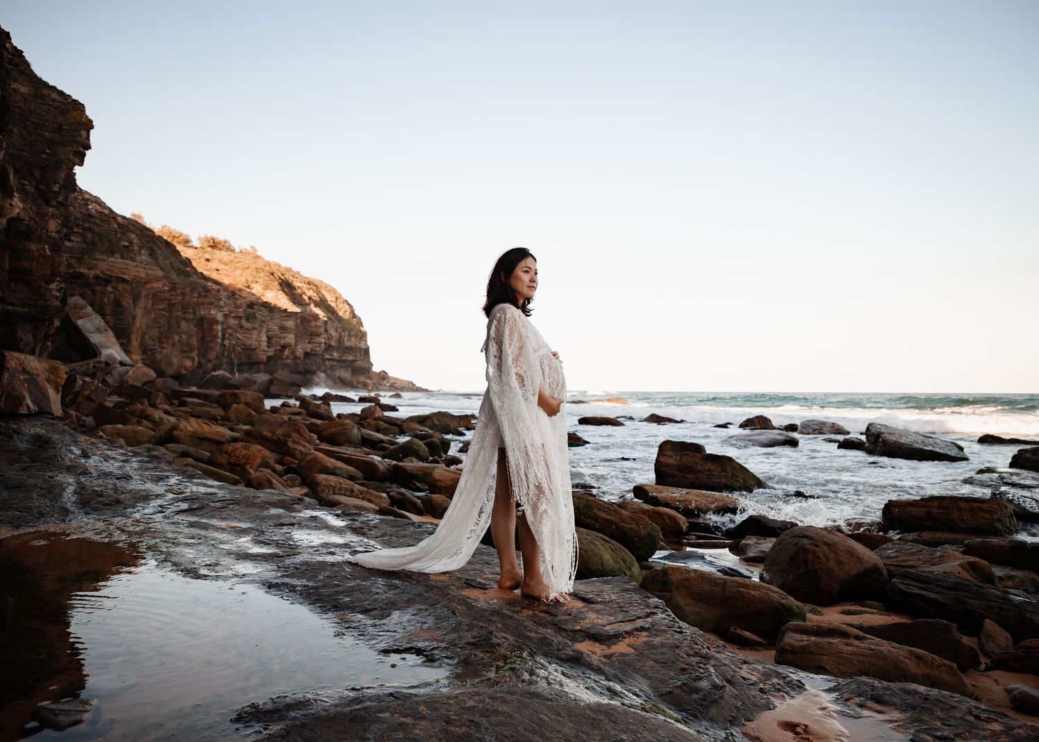 Maternity photographer Sydney Northern Beaches maternity newborn family photography session