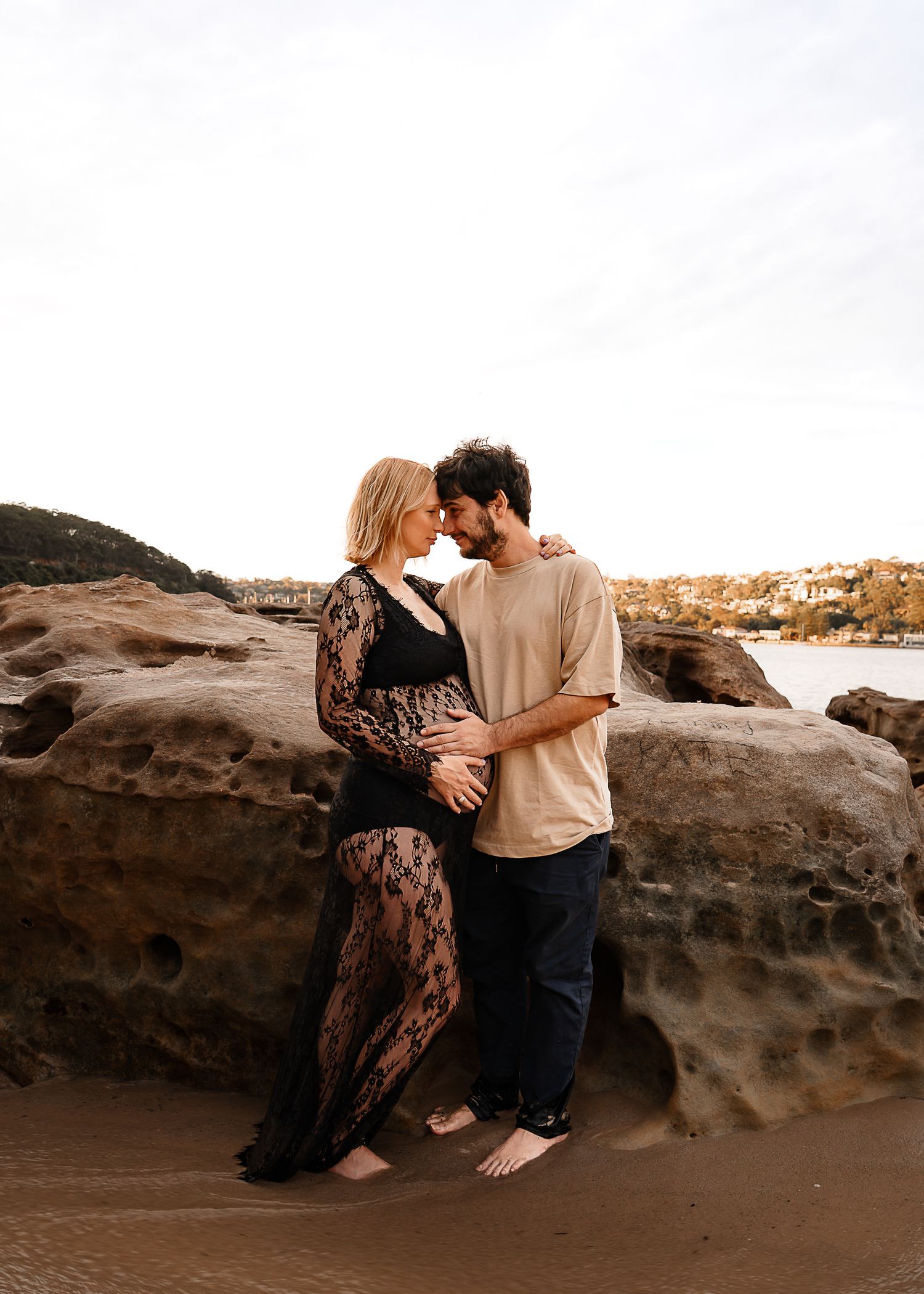 Maternity photographer Sydney Northern Beaches maternity newborn family photography session