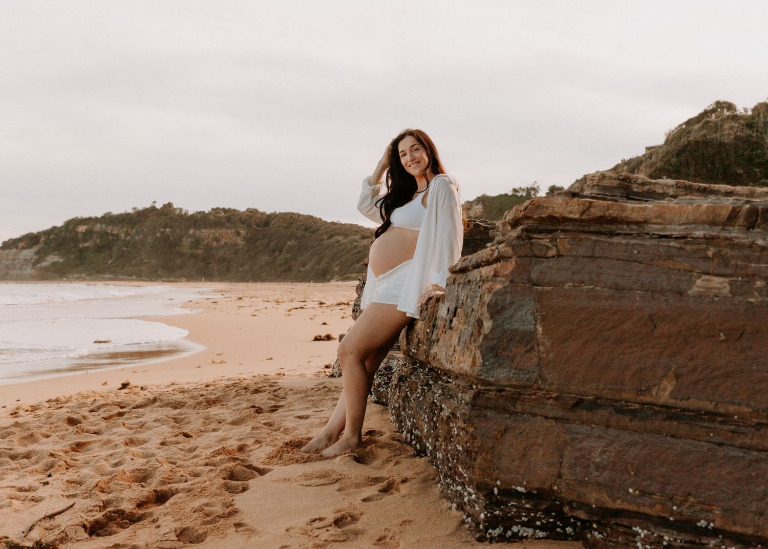 Maternity photographer Sydney Northern Beaches maternity newborn family photography session
