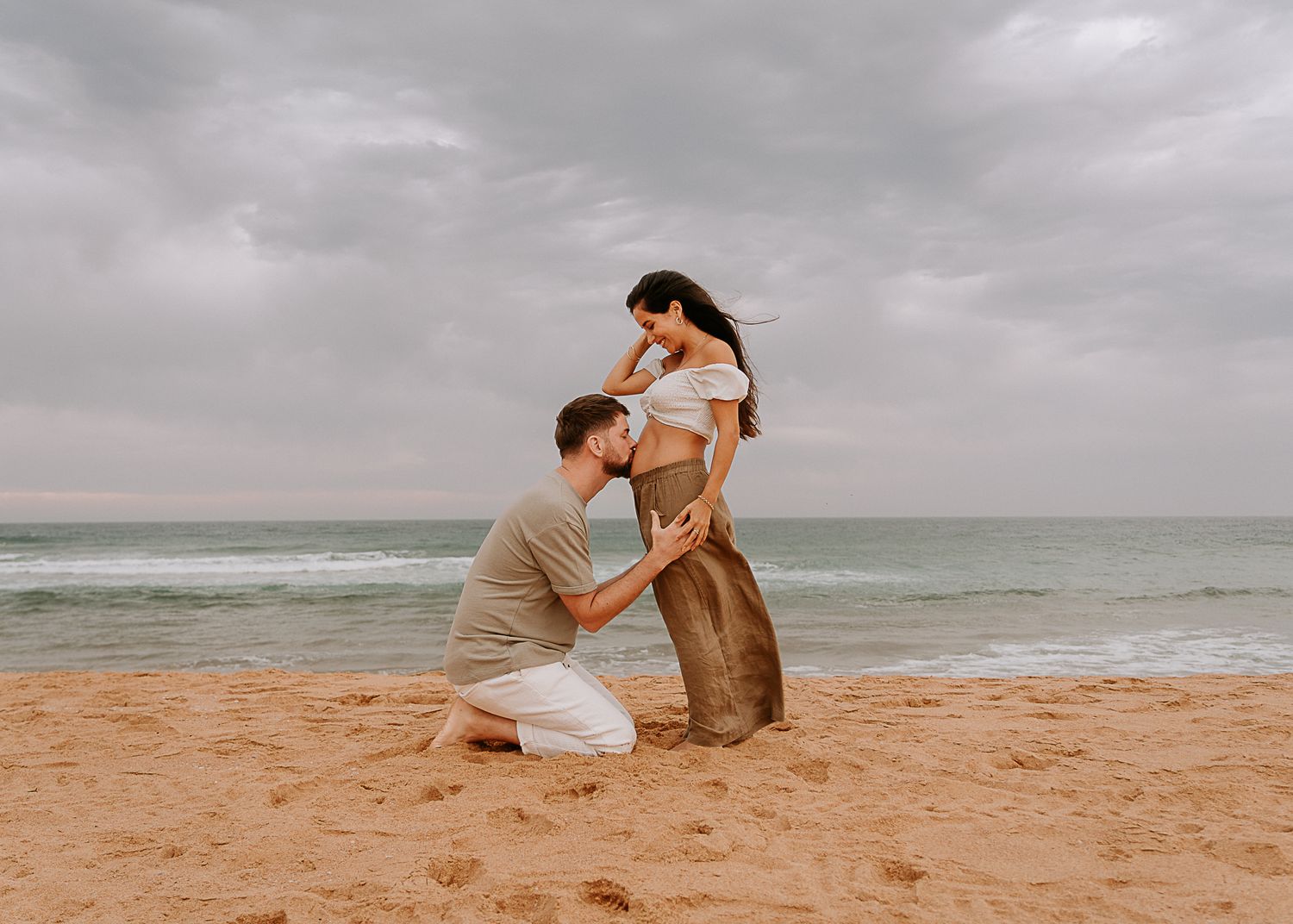 Maternity photographer Sydney Northern Beaches maternity newborn family photography session