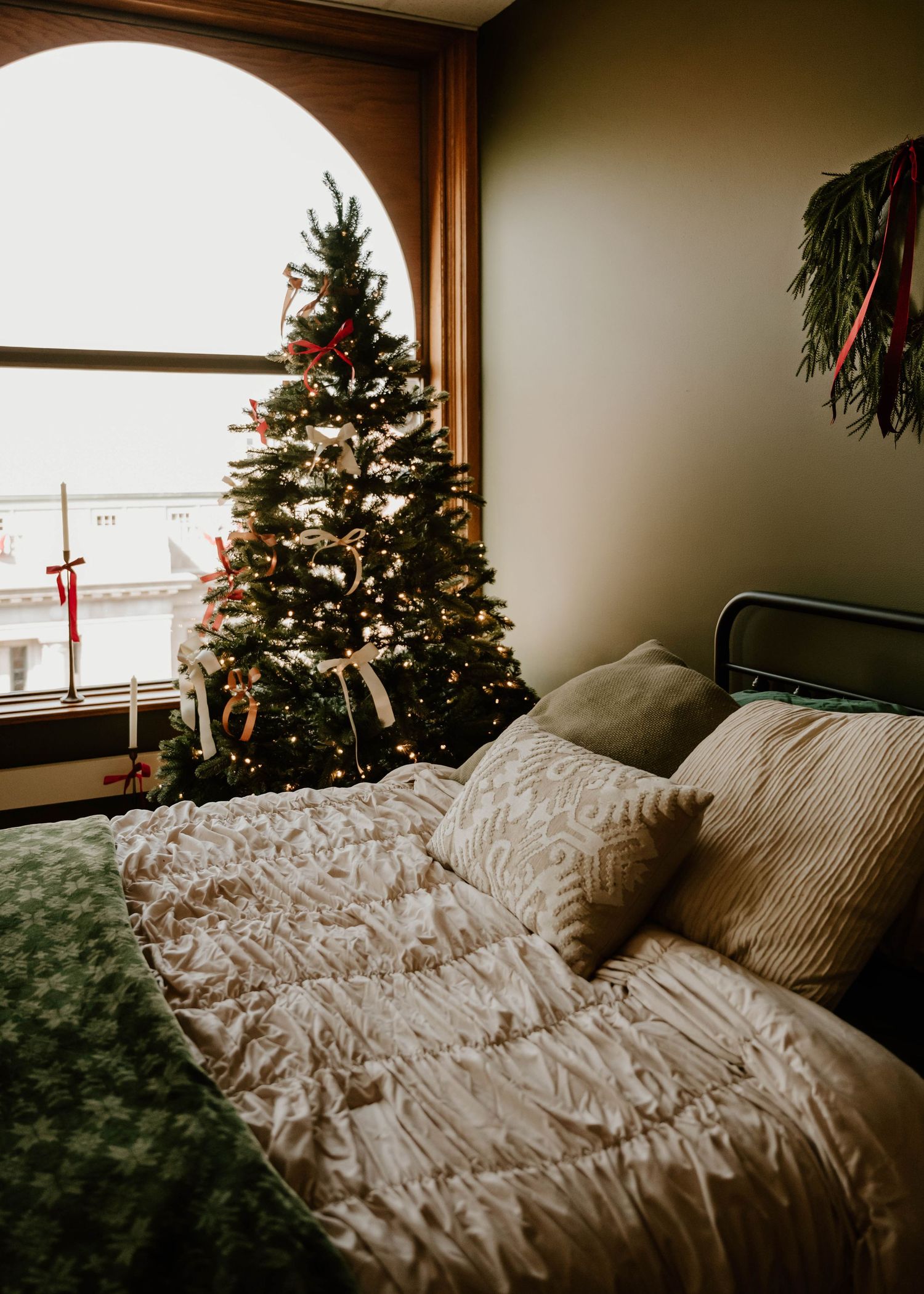 Cozy holiday bedroom setup with a decorated Christmas tree, designed for photographers and Christmas photo sessions at Everwild in Spokane