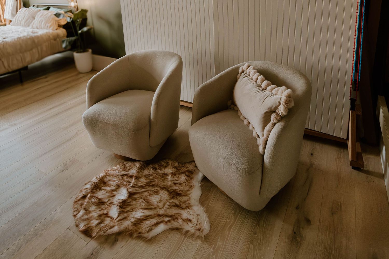 Curated lounge chairs and textured décor available inside Everwild Collective Studio, a creative photography studio rental in Spokane.