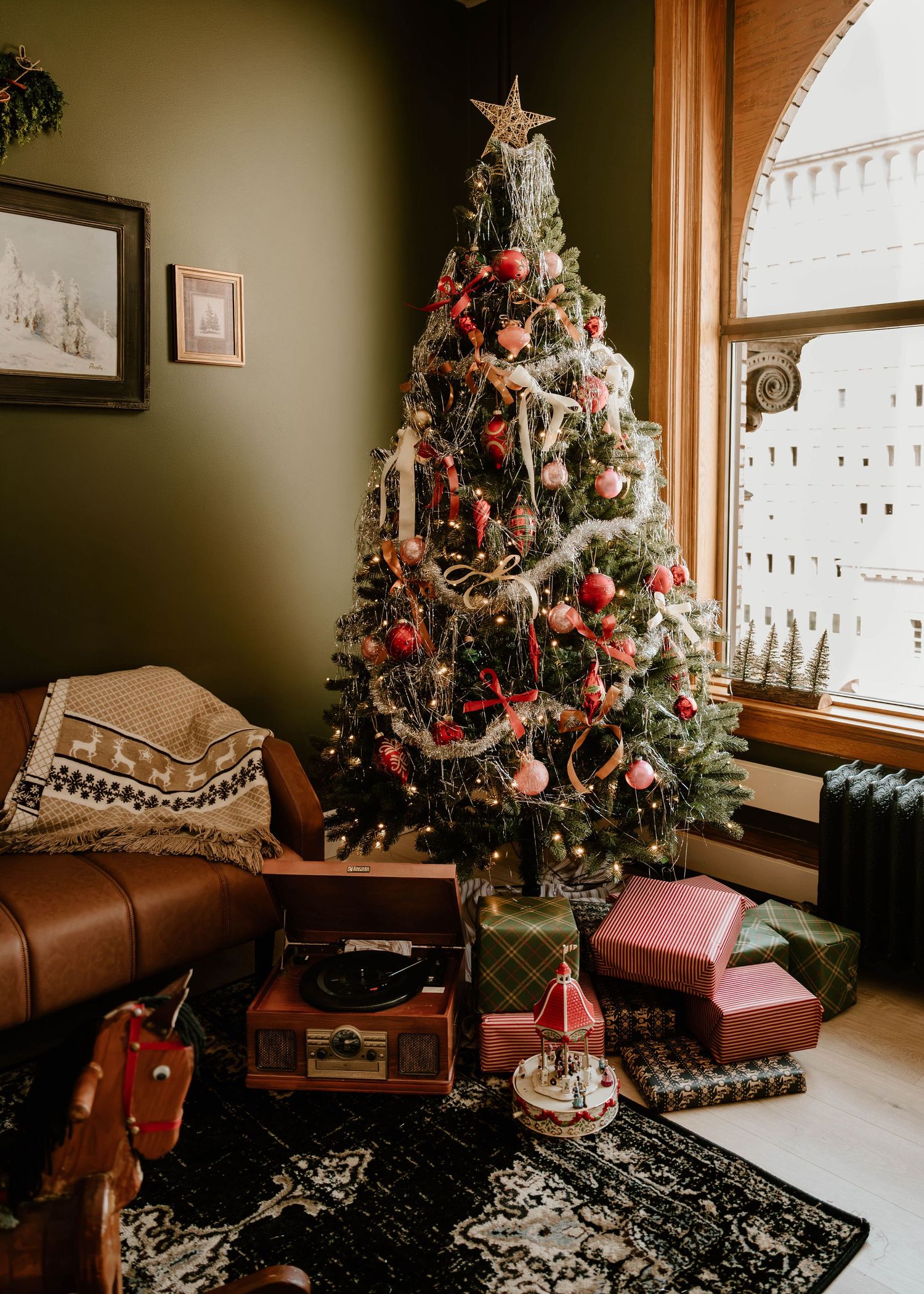 Decorated Christmas tree and cozy holiday photo session setup available for photographers at Everwild Collective Studio in Spokane.